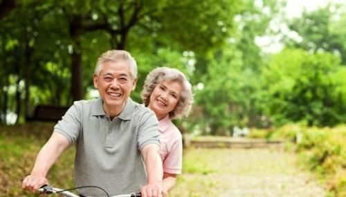 萎缩|人一到60岁大脑就会逐步萎缩,3个办法让大脑“年轻”,不再痴呆