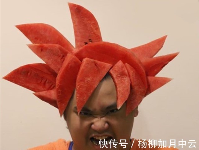 小哥|小哥低成本COS龙珠角色,超红悟空表情到位,沙鲁的造型引人注目