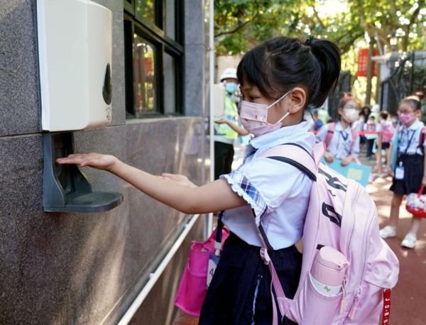 开学日|开学日遇上“秋老虎” 防疫防暑不放松