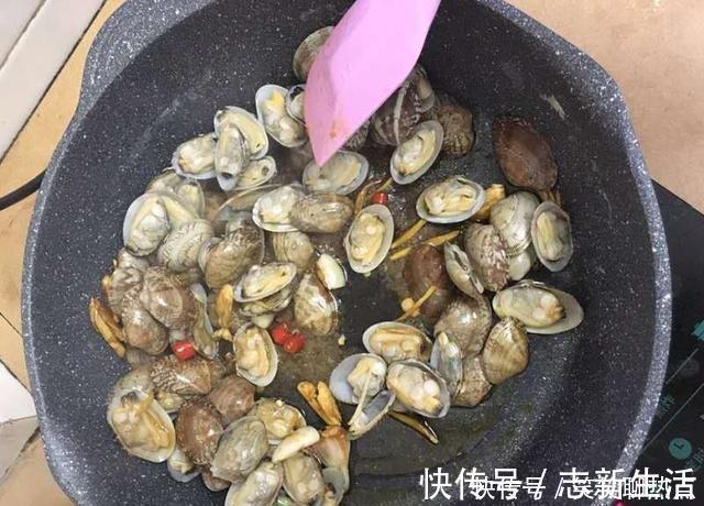 美味|教你炒花甲，简单又好做，鲜香美味，一上桌就吃光