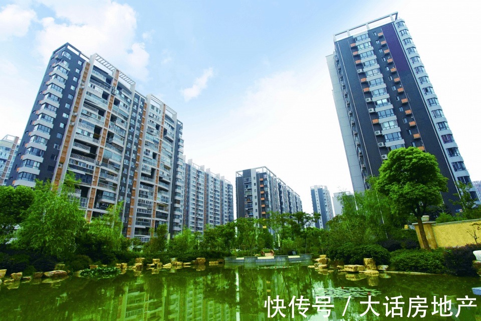 欠债|荣盛发展，欠债2300多亿，近期出现商票危机，陷入了困境