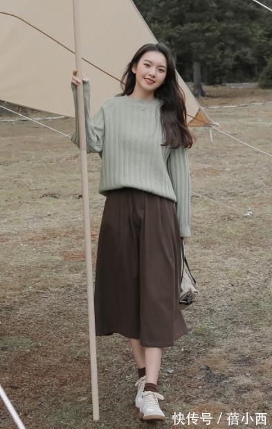 小姐姐|冬季穿搭还是“毛衣”赢了,买基础款就够,懂搭配照样赢得好气质