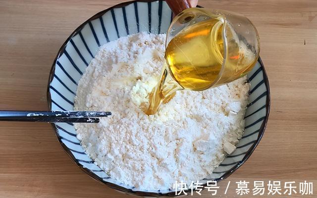 花生油|1碗面粉加2个鸡蛋,教你做香酥小饼干,酥香脆爽,比面包还好吃