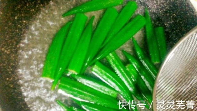 黄秋葵|秋天当然要吃秋葵，这样做法的秋葵爽口又好吃！连吃两碗大米饭！