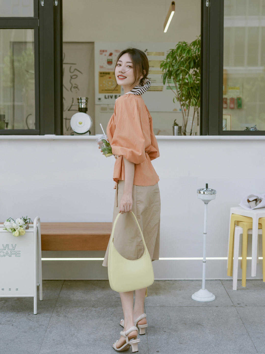 衣服|不挑年龄的基础款，可以这样穿搭，不仅简约还时尚