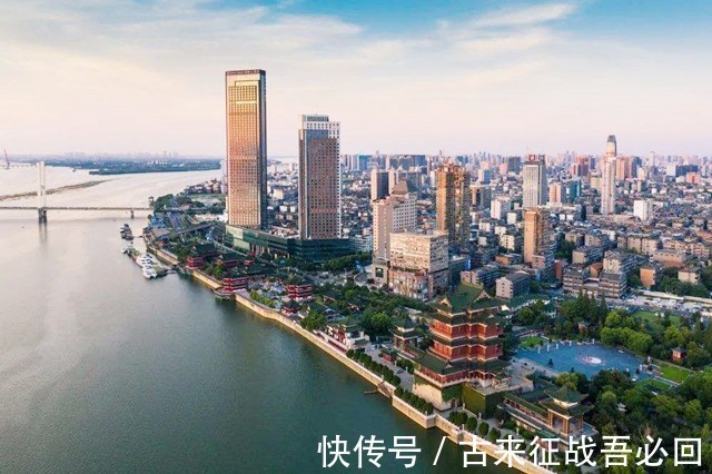 江西省|男子花一万买一本破书,卖500万没成交,在拍卖会拍出2600万天价