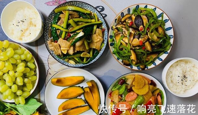 国庆节结束，吃多了大鱼大肉，给家人做4道素菜，简单营养还下饭！