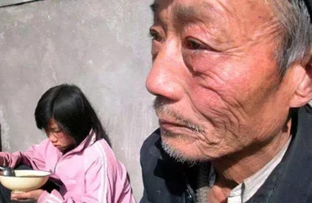 学霸孙女高考只得47分,爷爷恳求复查试卷,真实原因让人感动