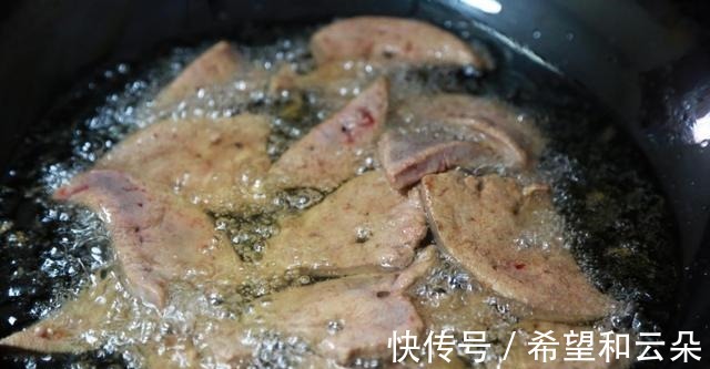 滋补|猪肝这样炒，又鲜又嫩，下饭又解馋，营养滋补，家人吃不够！