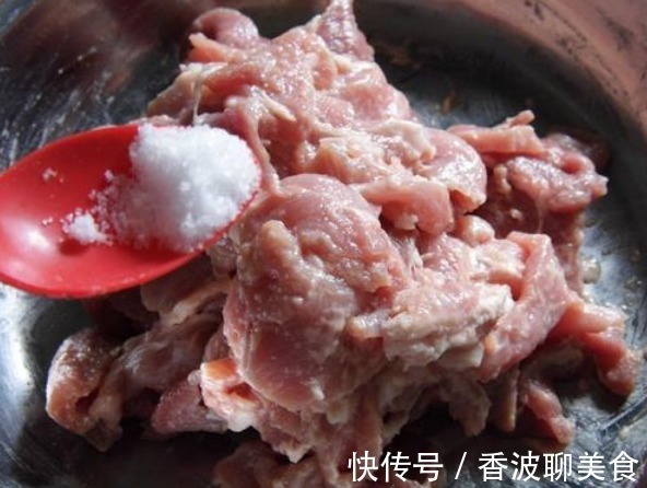 不管炒啥肉,别用盐淀粉腌制,换成4样调料,嫩滑可口,还不粘锅