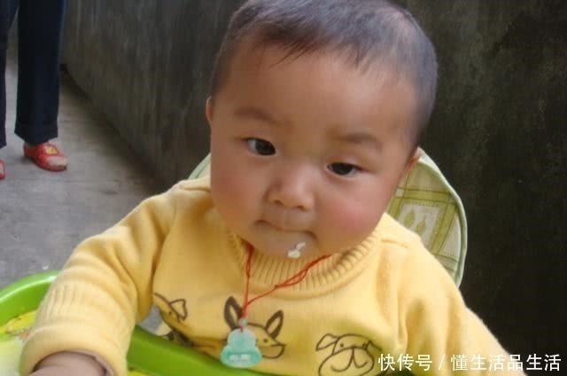 早餐|叮嘱家长3种早餐最伤娃,别再喂了,积食又上火,费钱没营养!