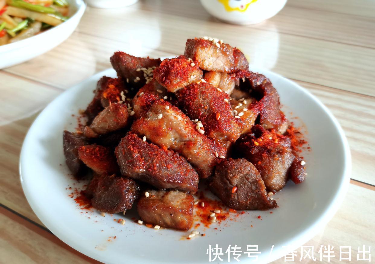 夫妻俩每天下班后这样吃晚餐,一碗面或两盘菜,最简单的幸福