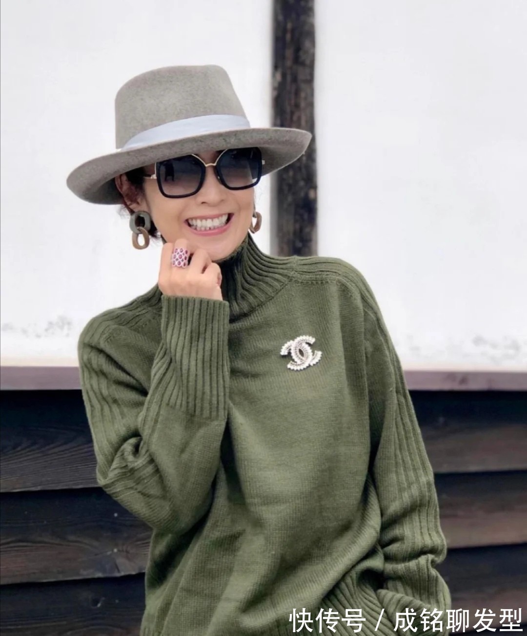 针织|她才是五十多岁女人的穿衣榜样!简单耐看又高级,优雅大气又减龄