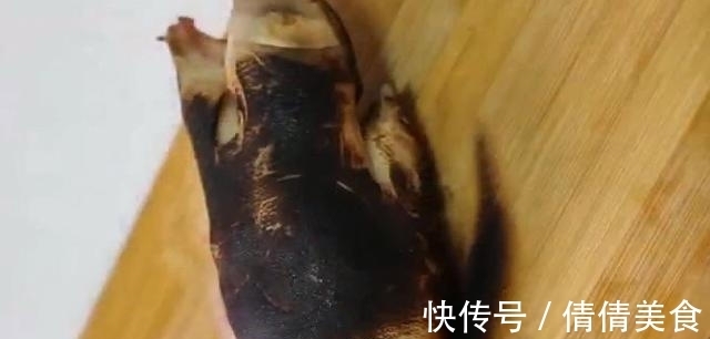 猪肉刚降价，便急不可待买了三个猪蹄，出锅还没上桌毛都没剩