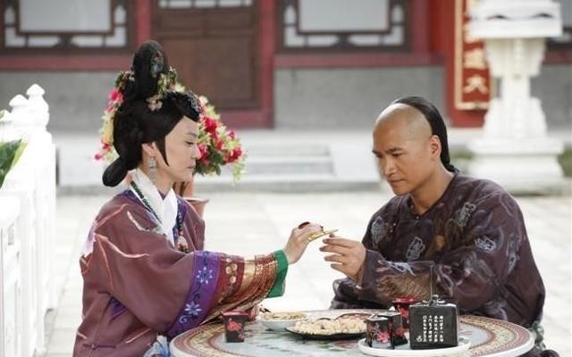 康熙|她79岁仍被翻牌子，一生陪皇帝65年，生下清朝最优秀的皇子