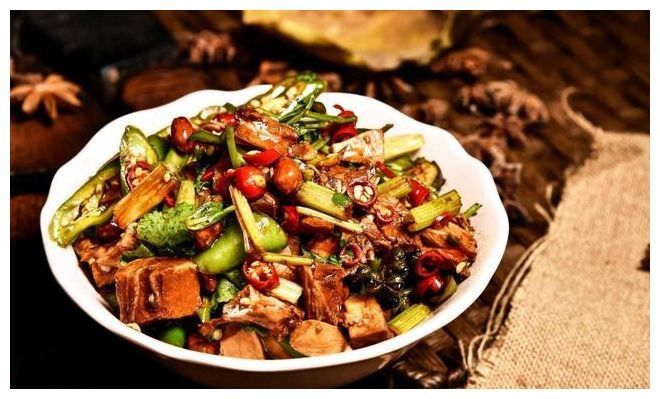 减肥|减肥并不是不吃任何东西，蛋与肉必不可少，吃得好才有力气瘦下去