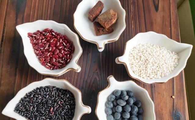 黑豆|贫血最怕这食材，这样做每天喝一碗，补血养颜气色好，女人要常喝