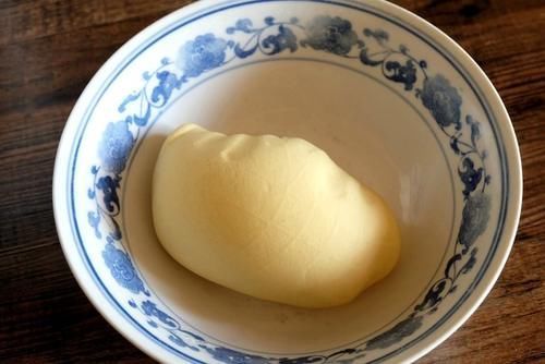 玉米面做面食不用蒸,松软细腻底部焦脆,比蒸的香,全家都爱吃