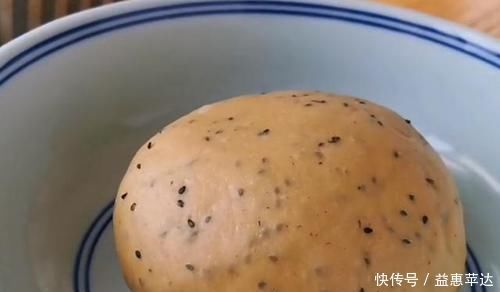 一碗面粉加5个鸡蛋,不蒸馒头,不烙饼,比馒头简单,比馅饼还香