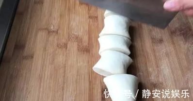 茄子别直接炒着吃了，教你一个新吃法，做法简单味道足，比肉还香