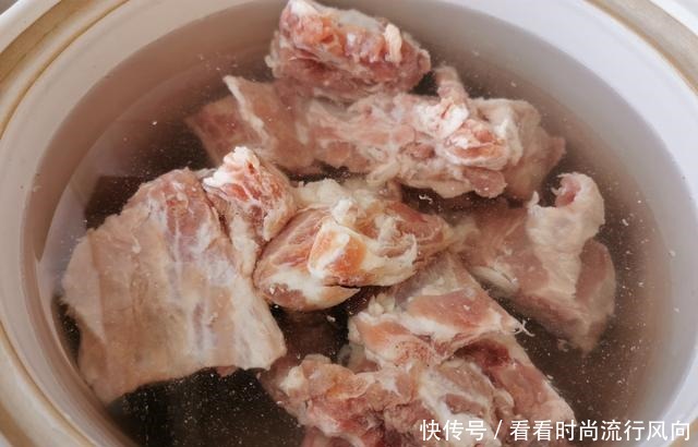  家常酱大骨好吃又秘诀，酱料千万别用错了，酱香味十足，简单易学