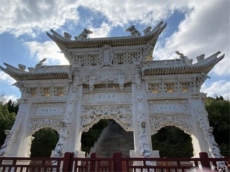 前往佛教圣地普陀山进香祈福