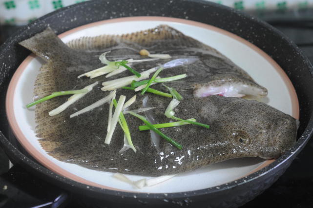 这鱼很少见，细嫩无刺儿子超爱，虽然价格昂贵，遇到我从不放过