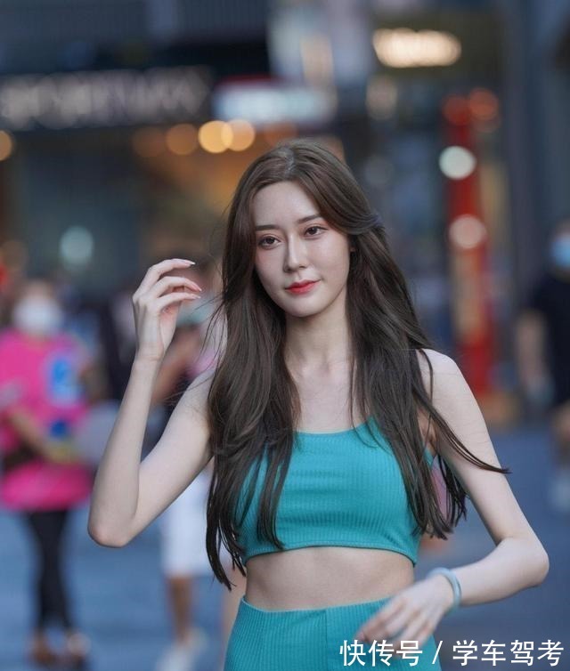 减龄 包臀裙是懒人出门快速穿搭服饰,休闲还减龄,会更经典!