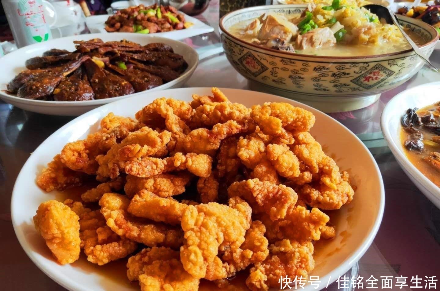 锅包肉|假期,请南方同学吃饭,10个人8道菜,同学北方菜都这么硬吗