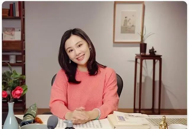 颜楷|林曦人美字也美,书功不输大佬,被赞“书法西施”,当之无愧