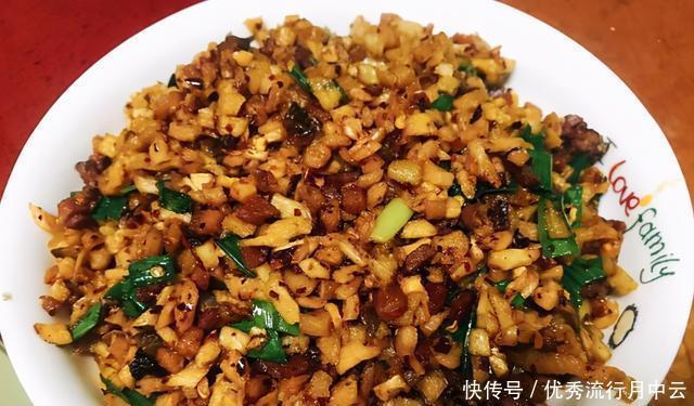 淡淡的香味|冬天就馋我妈做的这道菜,每次炒一盘刚上桌就被抢完,好吃又下饭