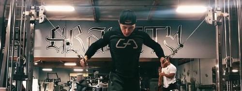 三角|背部训练4个细节5个动作,帮你不做引体向上,虐出倒三角身材