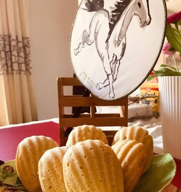 风味|法国甜品如梦,酥皮之中夹着杏仁味的奶油,还有淡淡的巧克力风味