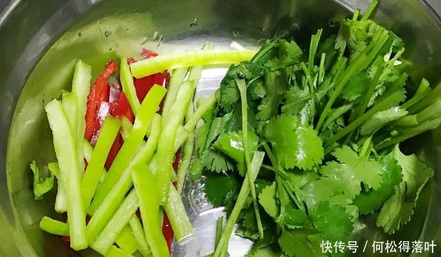 涼拌洋蔥在家怎么做好吃這3個訣竅學(xué)會了,做出來不比飯店差!