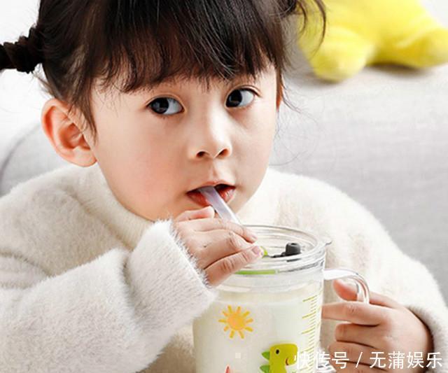 宝宝|两岁宝宝发育关键期,父母手头再紧,这四样东西别给孩子提前戒掉