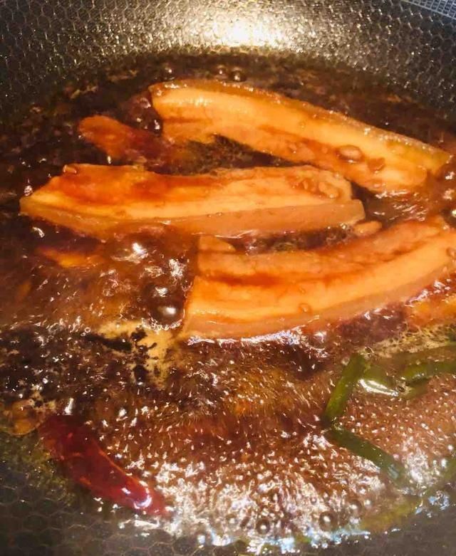 吃起来|从冰箱拿出的冻肉,千万别加水泡,教你一妙招,吃起来跟鲜肉一样