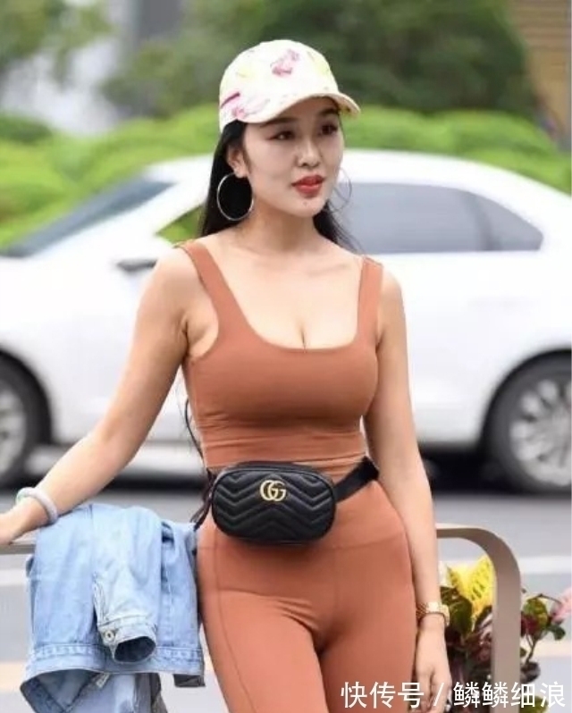 优雅 简约美感的打底裤美女,甜美气息扑面而来