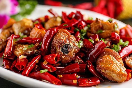  干辣椒段|辣子鸡丁，用鸡腿还是鸡胸？教你正确做法，鸡丁嫩滑好吃不发柴