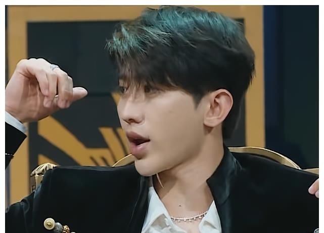 沙溢戴塑料项链,baby戴珍珠项链,看到蔡徐坤:偏心的太明显