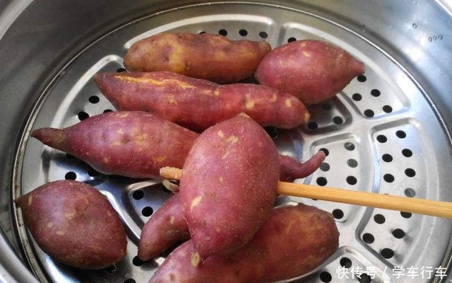 蒸红薯时,只会隔水蒸可不行!牢记4点,红薯软糯香甜,没水汽味!