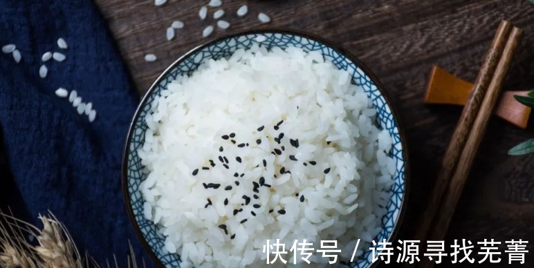 好吃|煮米饭不要只加水煮，记住“2放1窍门”，米饭软糯香甜，粒粒分明！