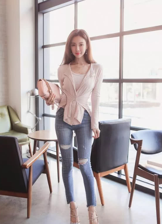 时髦 清新雅丽的牛仔裤,“烂大街”依旧时髦不过时,时尚气质爆表