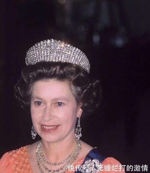 钻石坑!10000亿克拉钻石坑在俄罗斯被发现,钻石价格会暴跌吗?