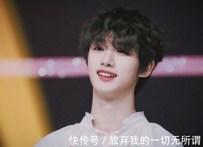 《快本》下月改名复播,何炅成翻版汪涵独站C位,他俩确定退出?