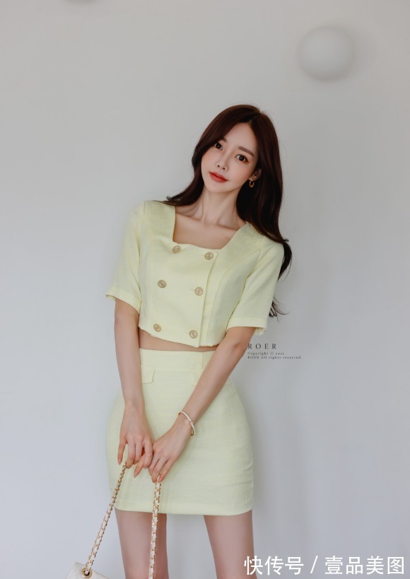 时尚|女神孙允珠时尚搭配:细灿鲜黄双排扣柠檬包臀衬裙