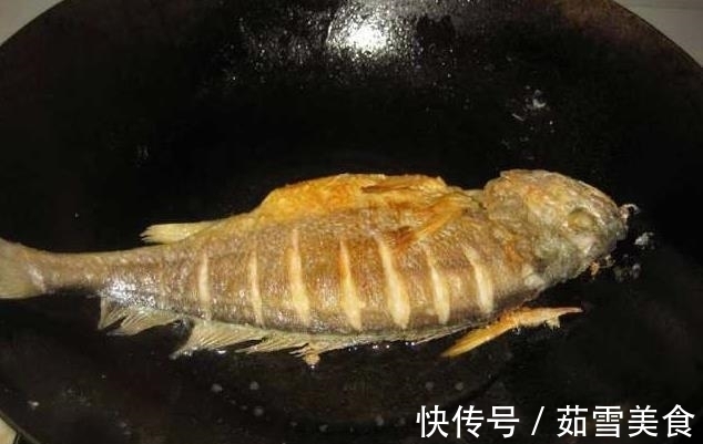 蛋液|煎鱼在鱼身上抹点“它”,不粘锅不溅油鱼皮不破,现在知道还不晚