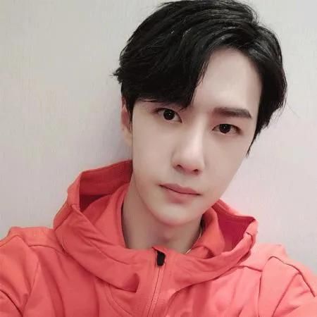 这就是街舞|王一博《街舞》预告，奶膘一嘬，眉头一皱发现事情并不简单