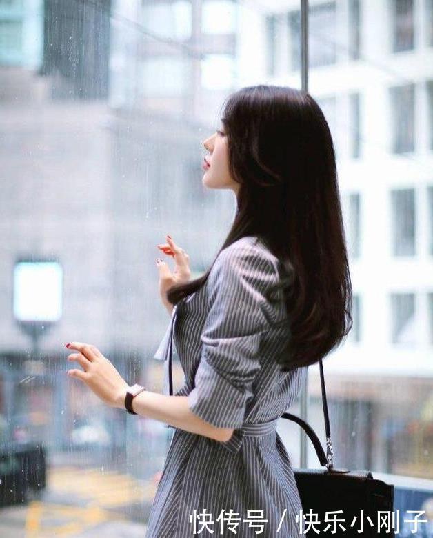 任场|身材高大的气质美女！展现出难以形容的魅力，今天名媛范儿十足