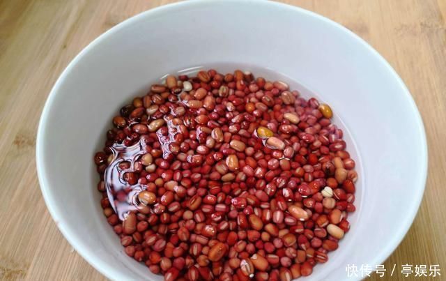 红豆和它天生一对,早晚喝点,排出体内湿气、毒素,体重更轻了