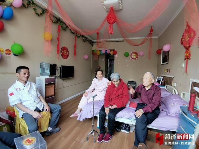 新郎83岁、新娘76岁，护理院里上演浪漫特殊婚礼